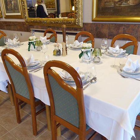Hotel Vila Tina Загреб Екстериор снимка