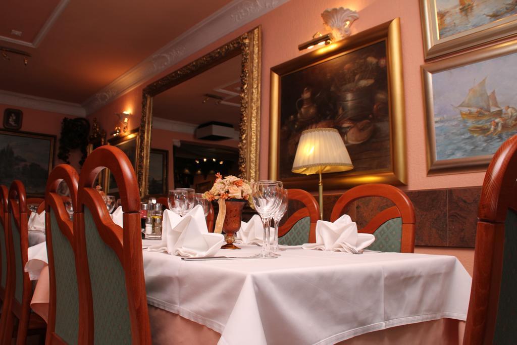 Hotel Vila Tina Загреб Екстериор снимка