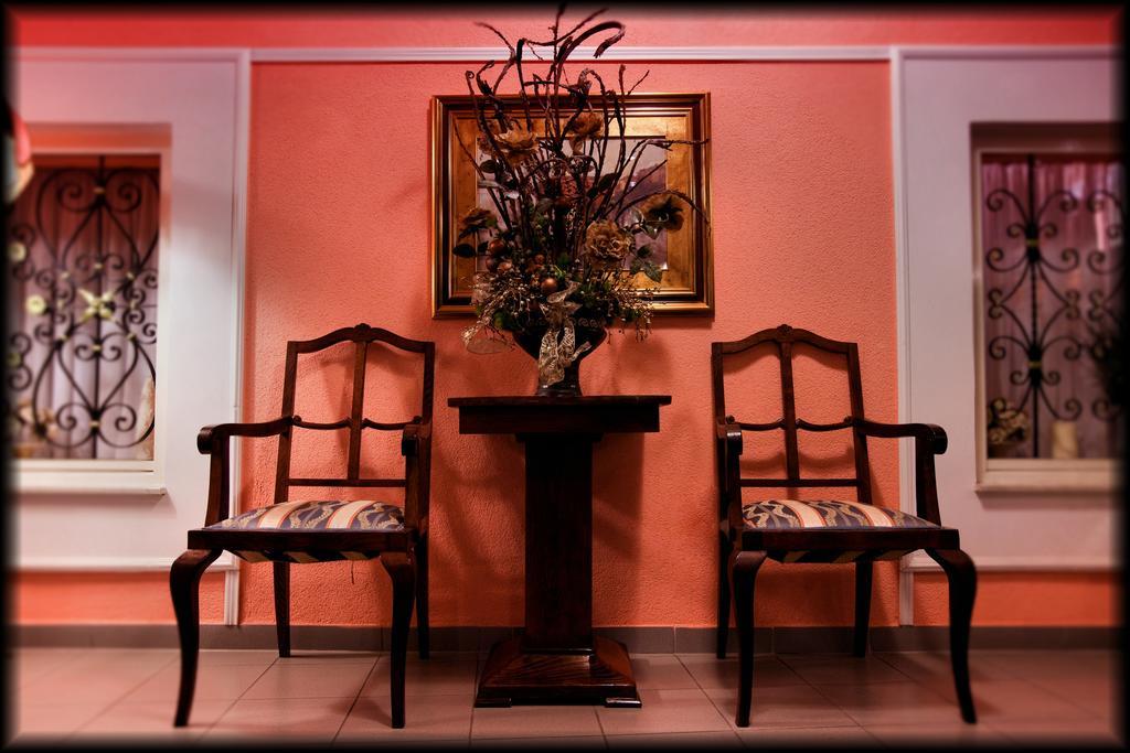 Hotel Vila Tina Загреб Екстериор снимка