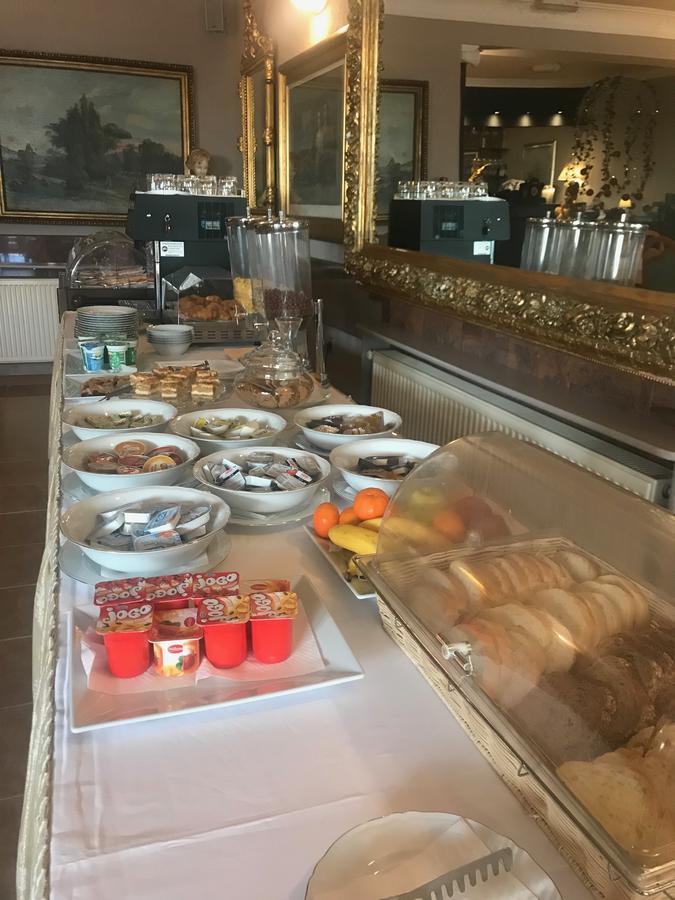 Hotel Vila Tina Загреб Екстериор снимка