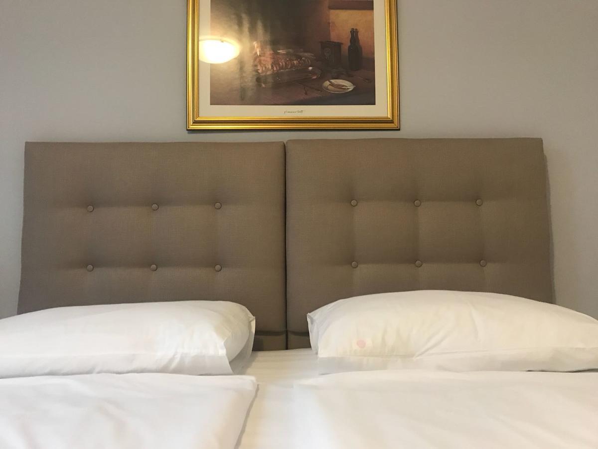 Hotel Vila Tina Загреб Екстериор снимка