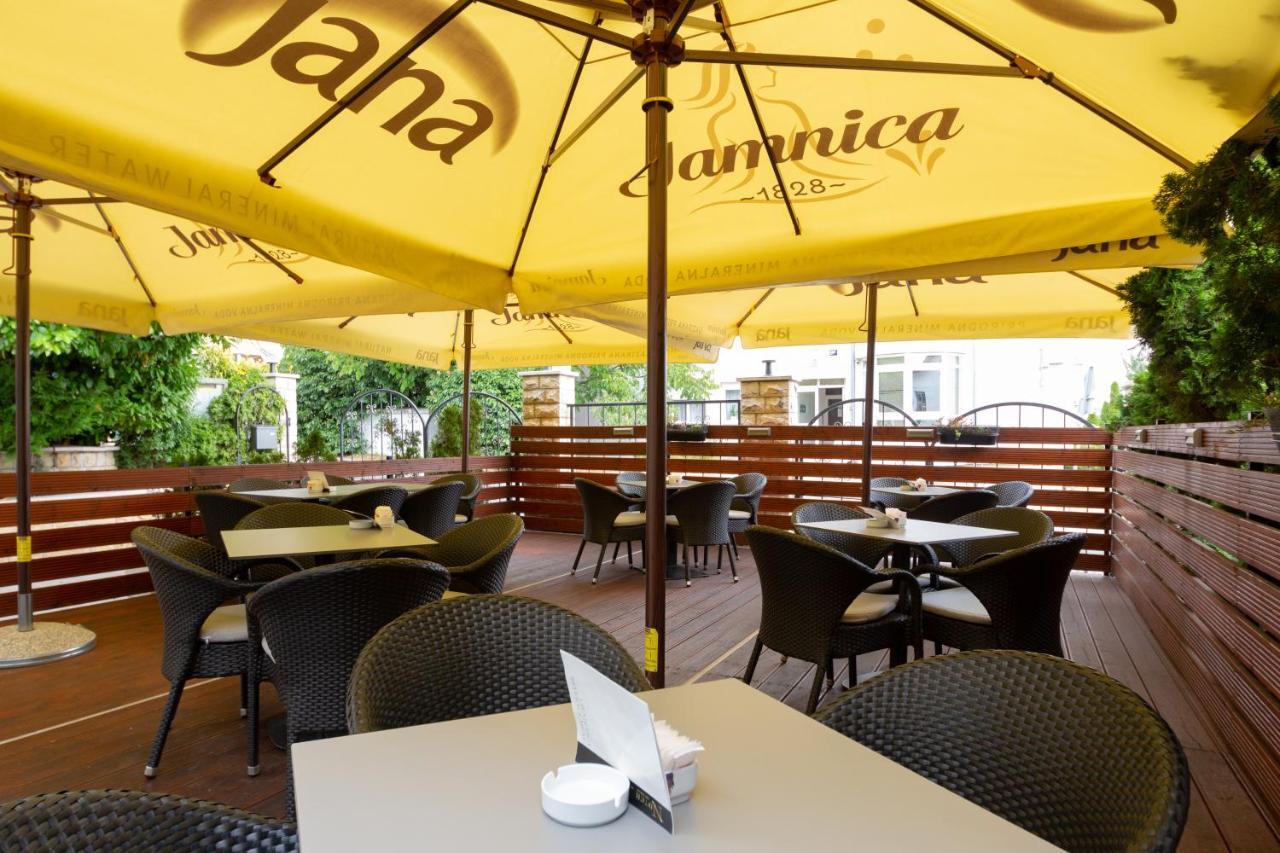 Hotel Vila Tina Загреб Екстериор снимка