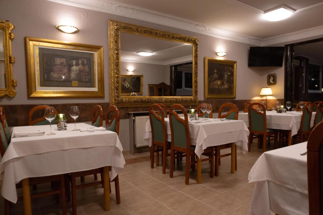 Hotel Vila Tina Загреб Екстериор снимка