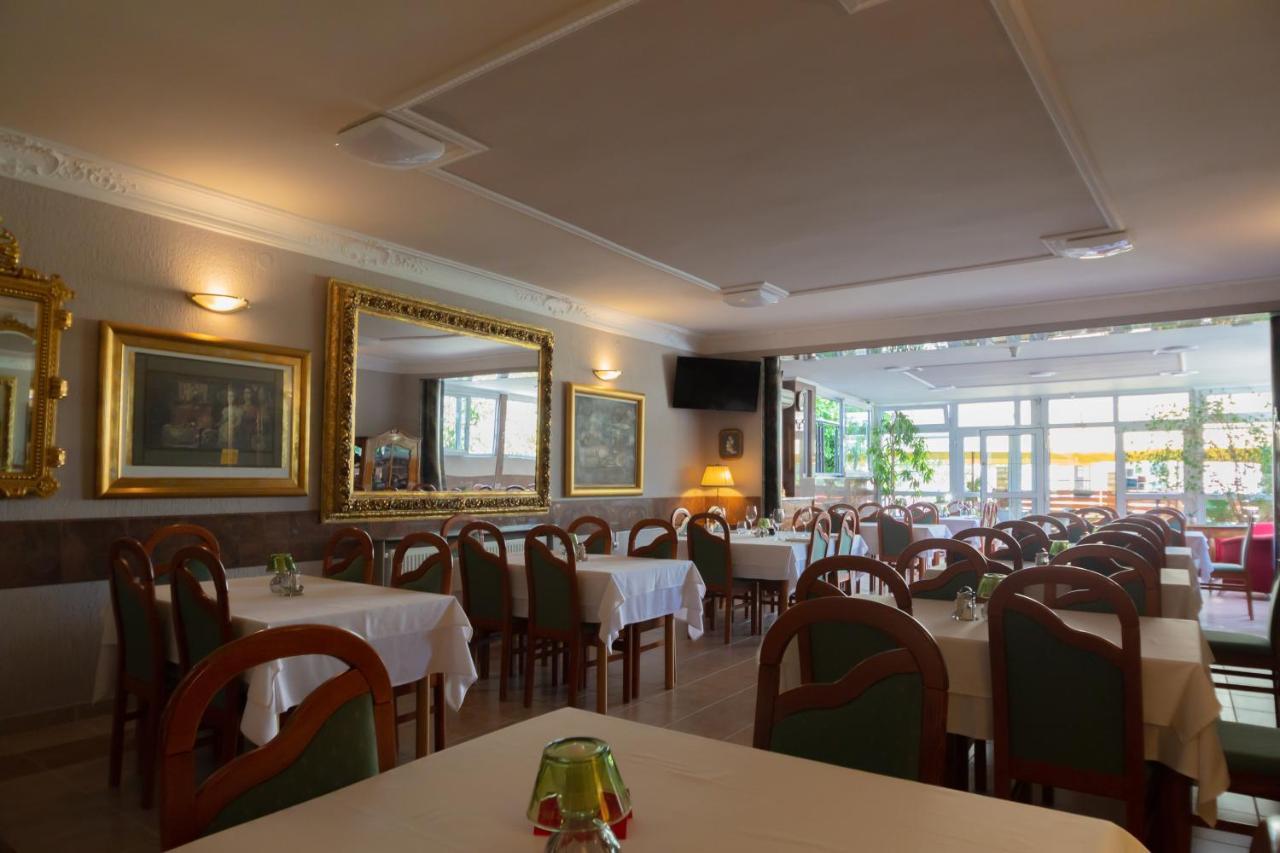 Hotel Vila Tina Загреб Екстериор снимка