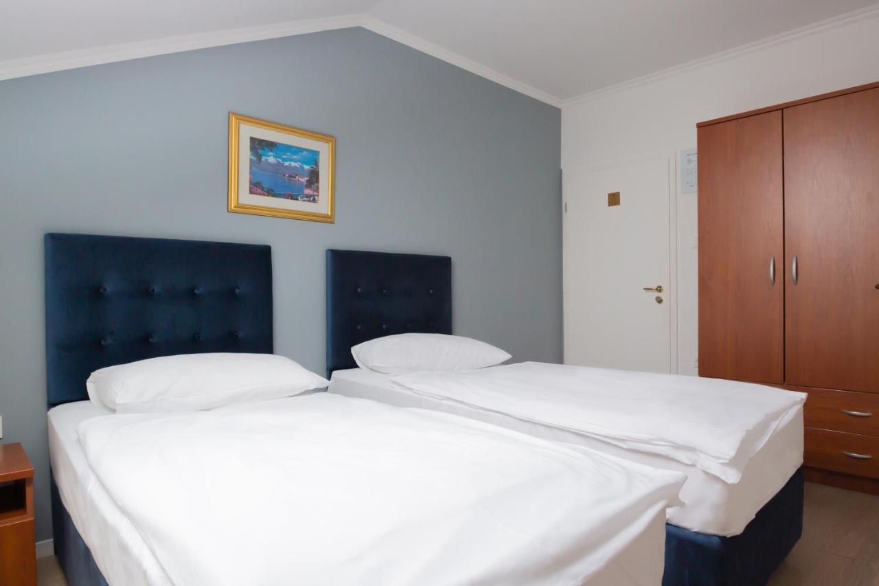 Hotel Vila Tina Загреб Екстериор снимка