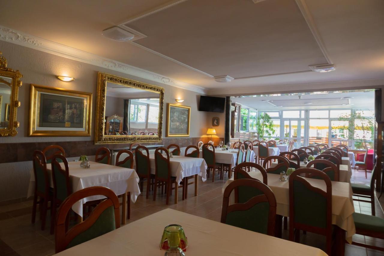 Hotel Vila Tina Загреб Екстериор снимка