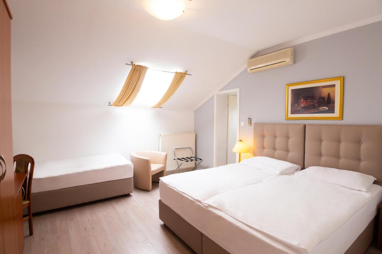 Hotel Vila Tina Загреб Екстериор снимка