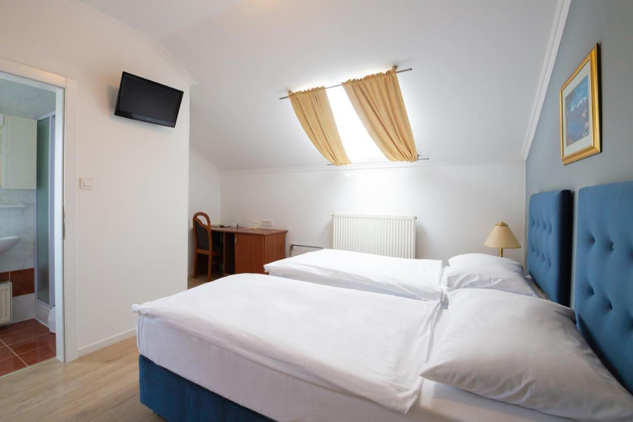 Hotel Vila Tina Загреб Екстериор снимка