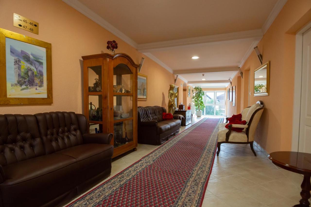Hotel Vila Tina Загреб Екстериор снимка