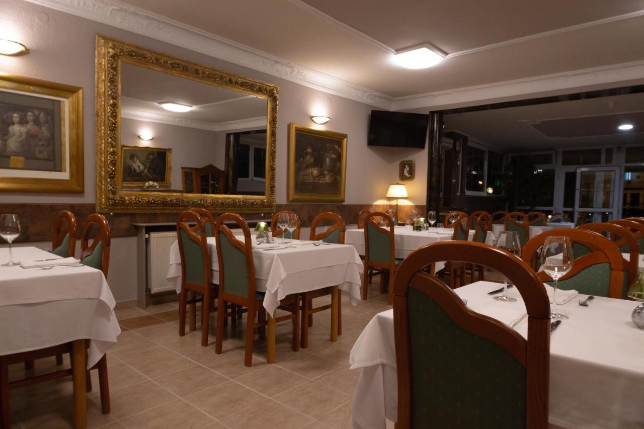 Hotel Vila Tina Загреб Екстериор снимка