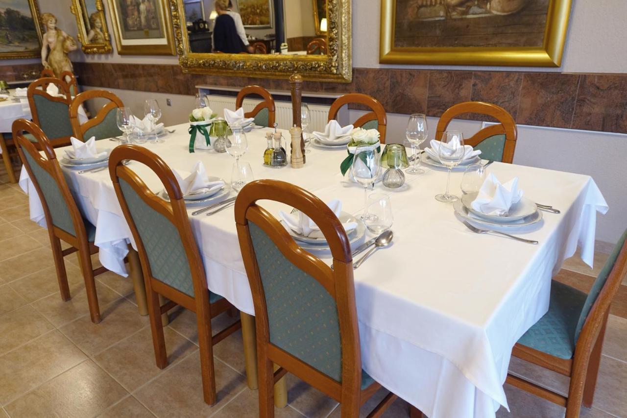 Hotel Vila Tina Загреб Екстериор снимка